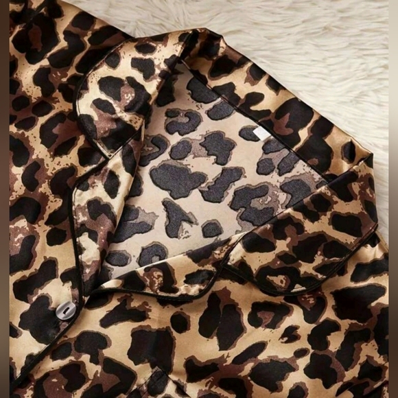 SHEIN Plus Size 2 Piece Leopard Pajamas - Picture 3 of 6